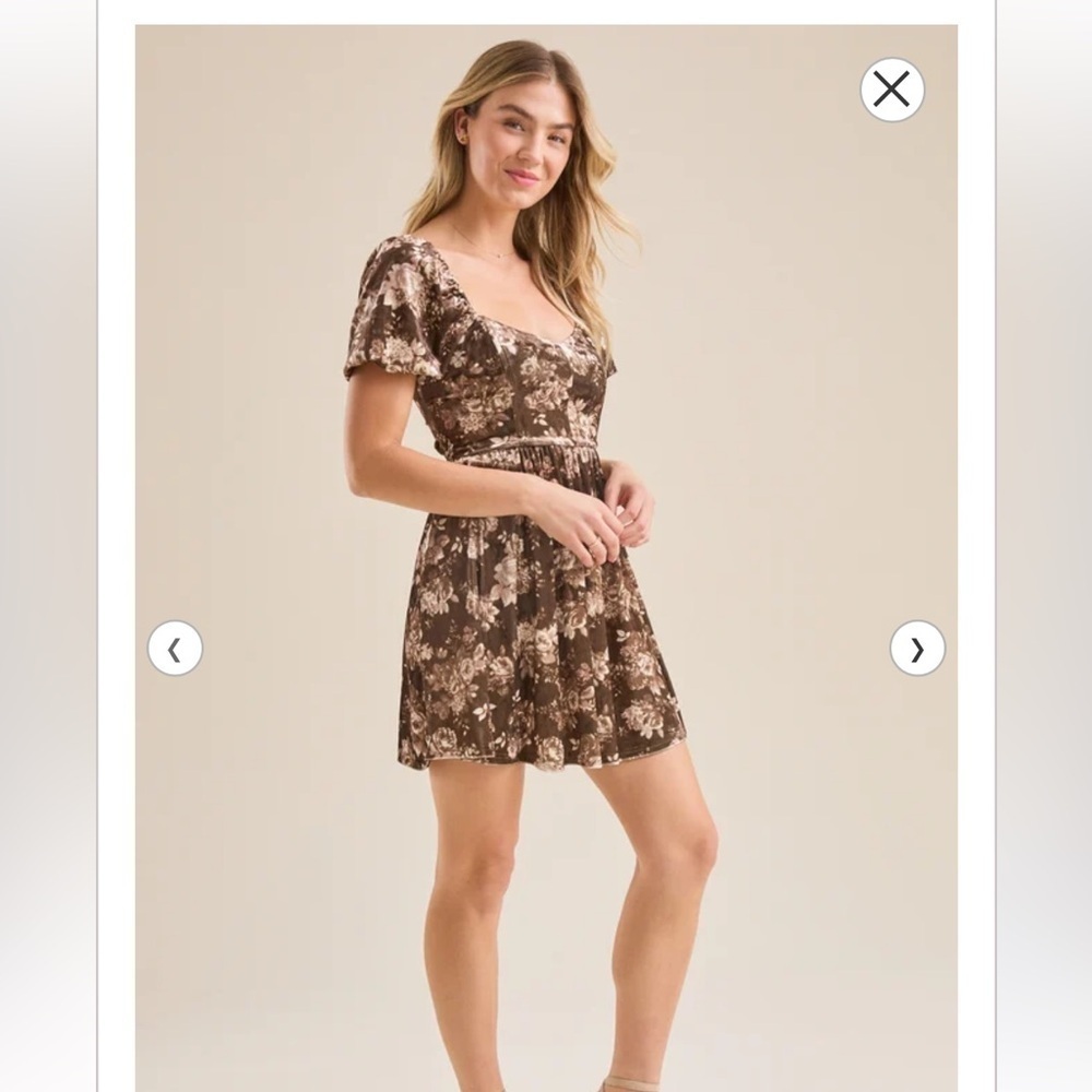 New with tags Altar’d state Breanna velvet mini dress
